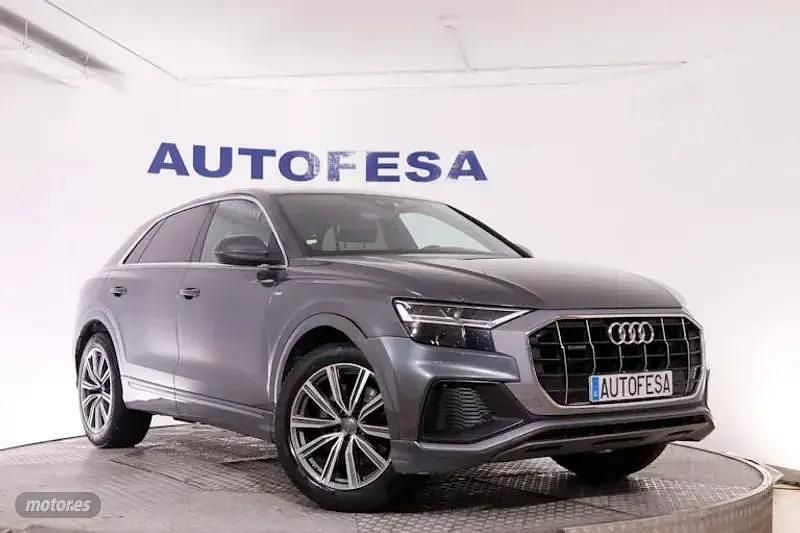 Usado Audi Q8 S-Line 286 CV (210 kW) 2019 Gris SUV