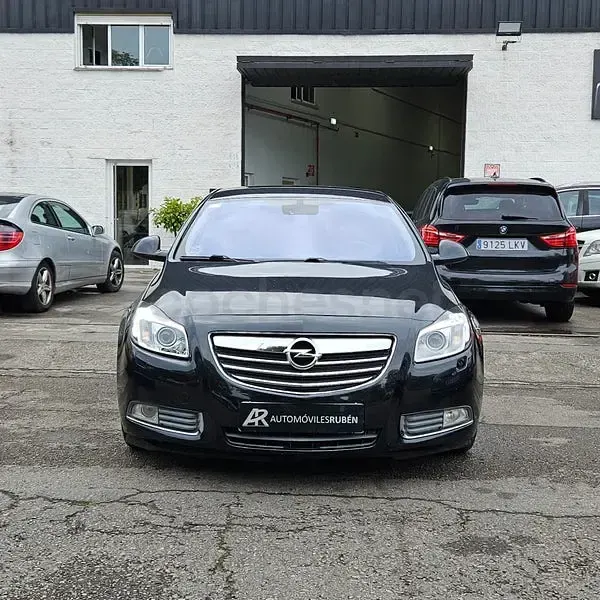 Usado Opel Insignia Sport 160 CV (117 kW) 2010 Negro Berlina