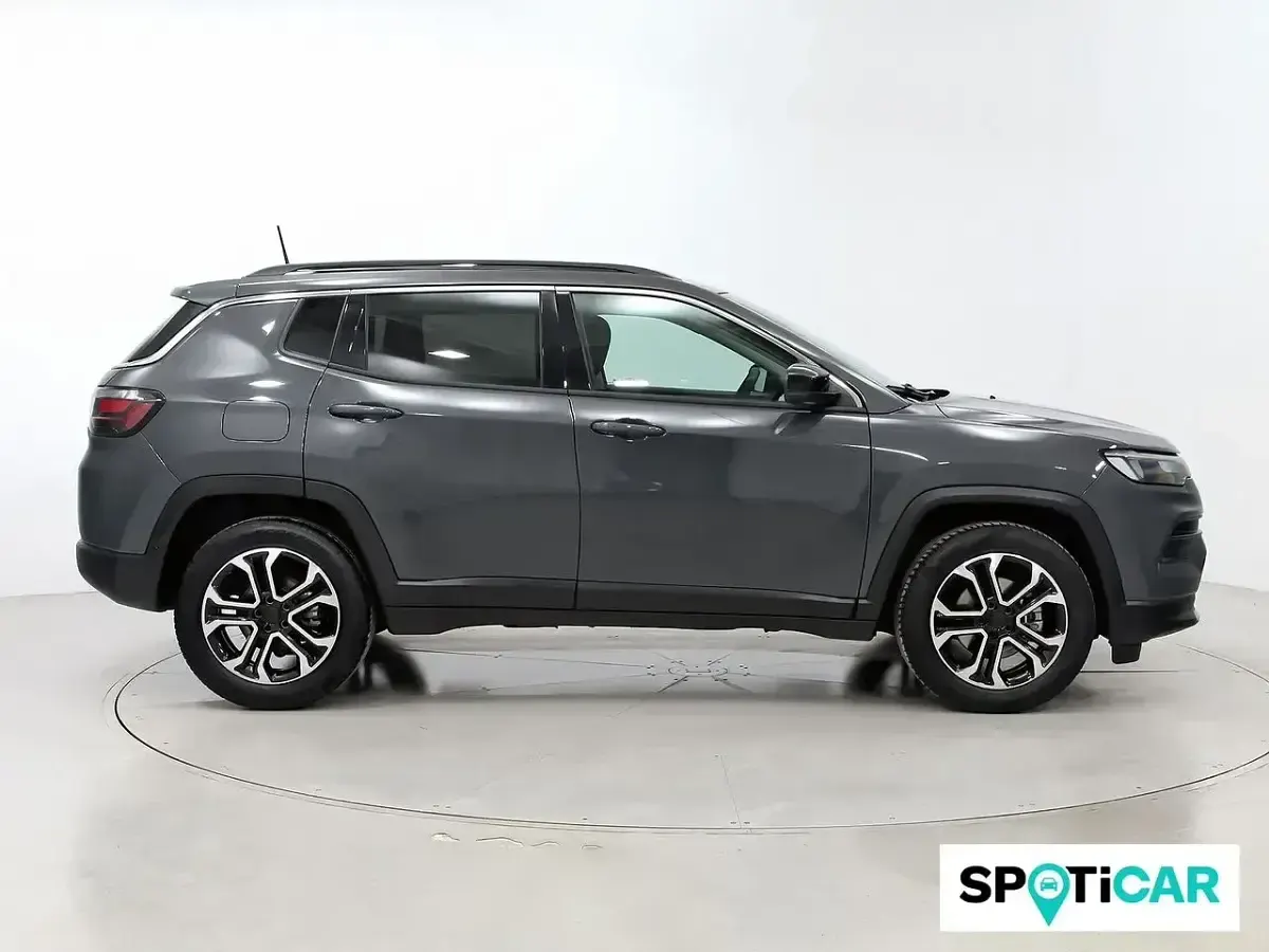 Usado Jeep Compass Limited 131 CV (96 kW) 2023 Gris SUV