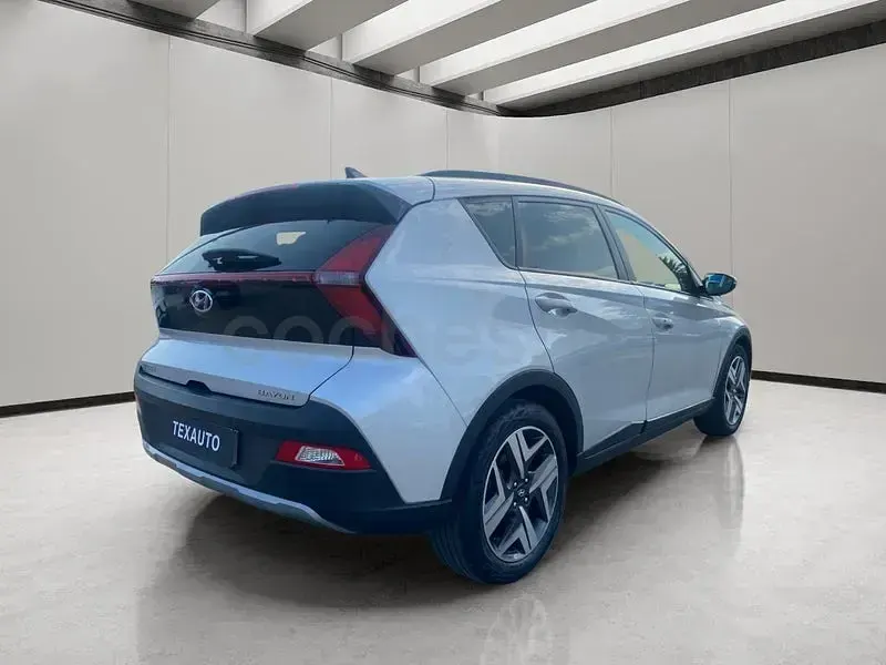 Usado Hyundai Bayon 100 CV (73 kW) 2021 Gris / plata SUV