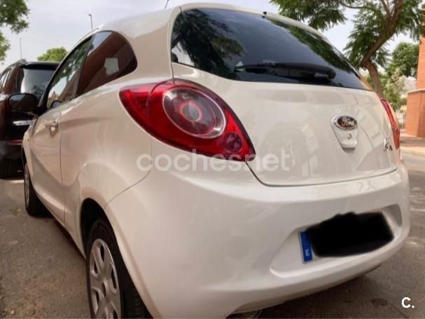 Usado Ford Ka 69 CV (50 kW) 2014 Blanco Utilitario