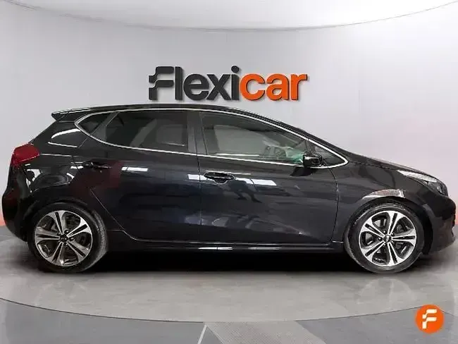 Usado Kia Ceed 136 CV (100 kW) 2018 Negro Utilitario