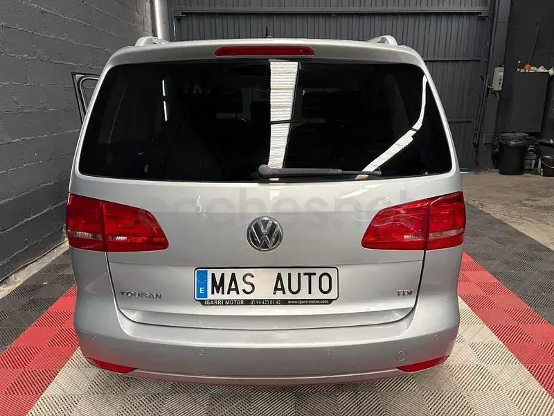 Usado VW Touran Advance 105 CV (77 kW) 2014 Gris / plata Monovolumen