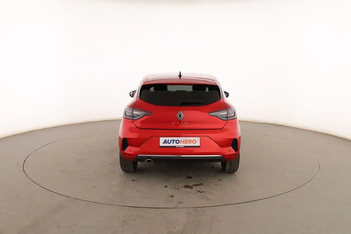 Usado Renault Clio Techno 91 CV (66 kW) 2024 Rojo Utilitario