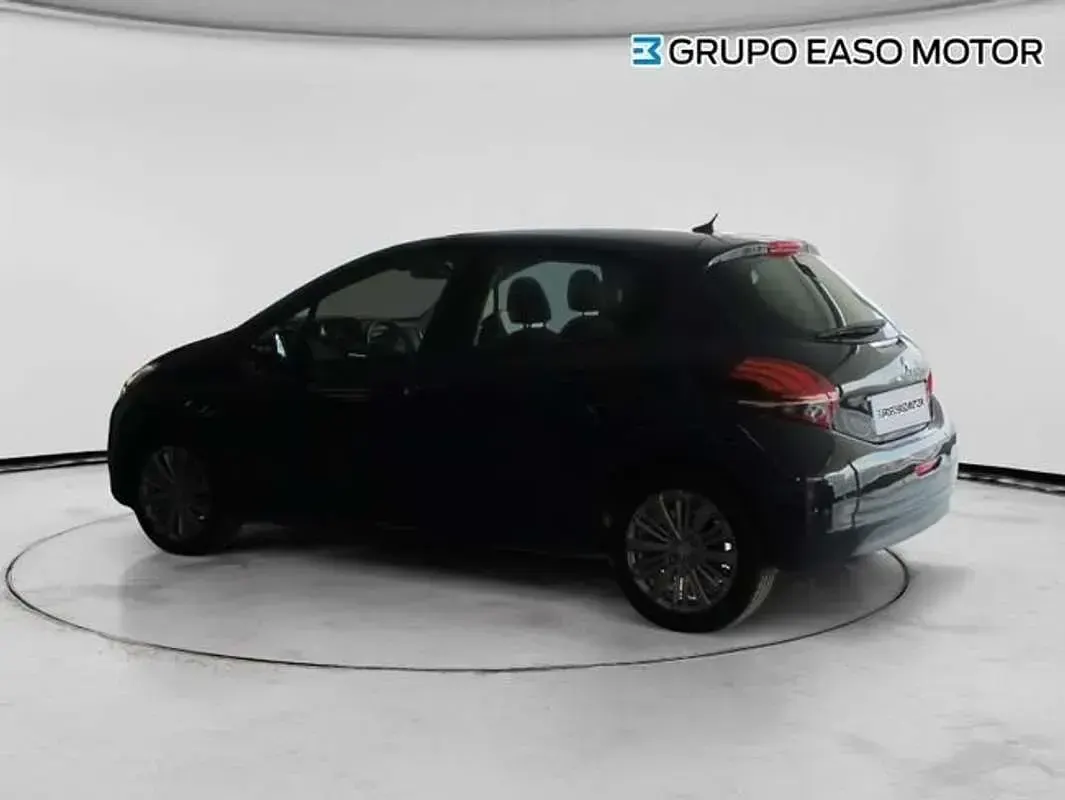 Usado Peugeot 208 Signature Sky 83 CV (61 kW) 2019 Negro Utilitario