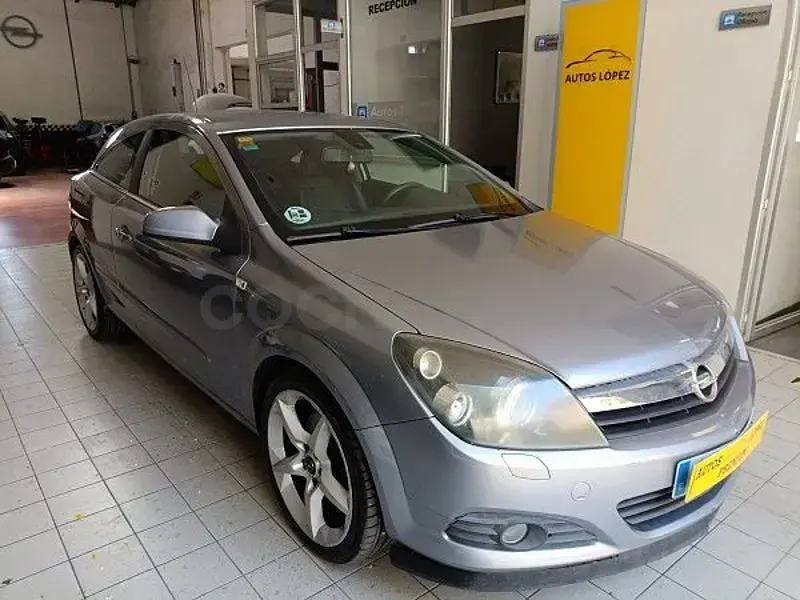 Usado Opel Astra GTC Sport 170 CV (125 kW) 2005 Gris / plata Berlina