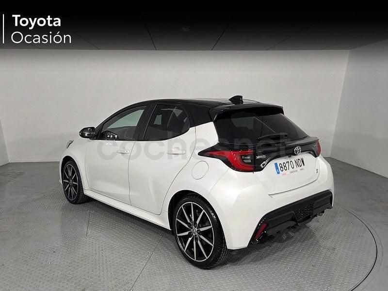 Usado Toyota Yaris Hybrid Plus 130 CV (95 kW) 2025 Blanco Berlina