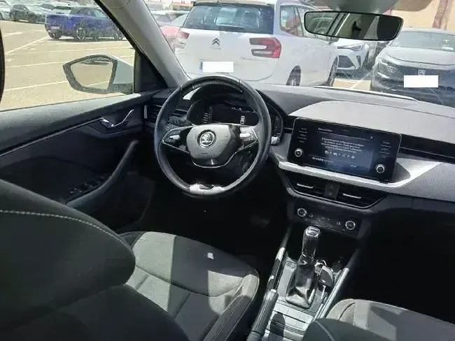 Usado Skoda Kamiq Ambition 110 CV (80 kW) 2021 Blanco SUV
