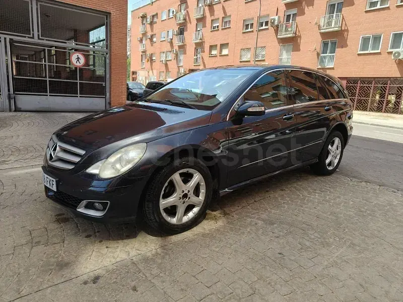 Usado Mercedes R320 224 CV (164 kW) 2007 Azul Monovolumen