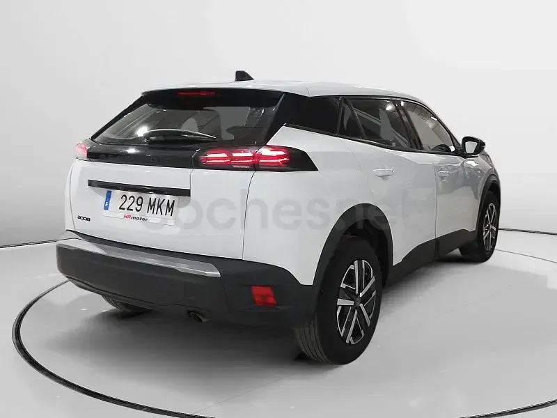 Usado Peugeot 2008 Active 100 CV (73 kW) 2023 Blanco SUV