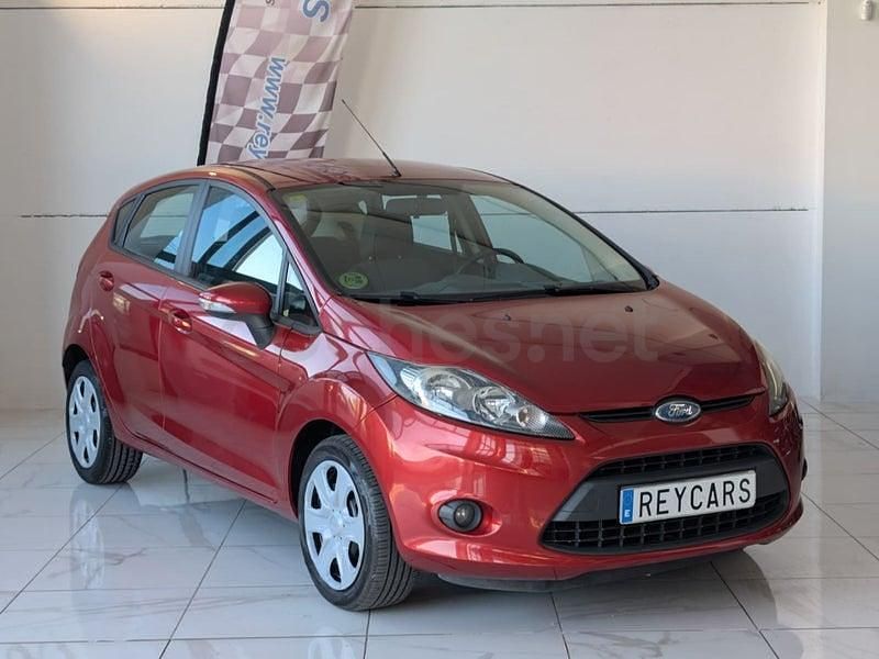 Usado Ford Fiesta Trend 68 CV (50 kW) 2009 Rojo Utilitario