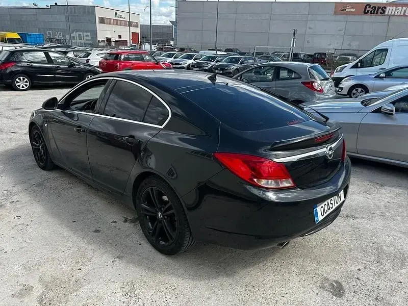 Usado Opel Insignia Edition 110 CV (80 kW) 2010 Negro Berlina