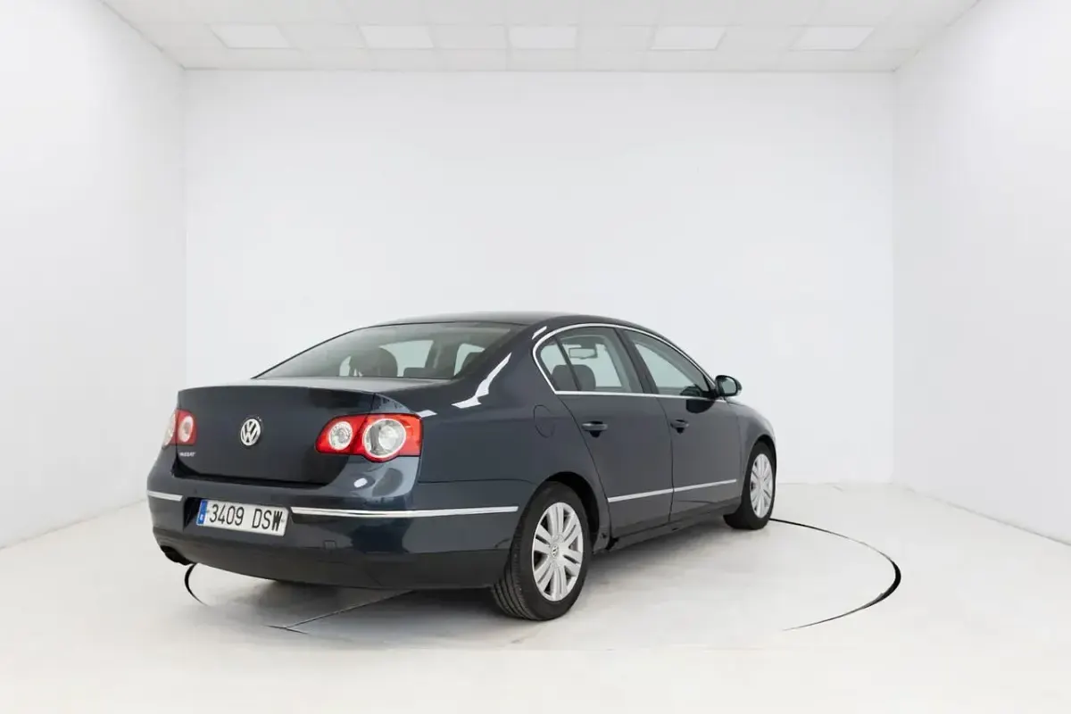Usado VW Passat 140 CV (102 kW) 2005 Negro Berlina