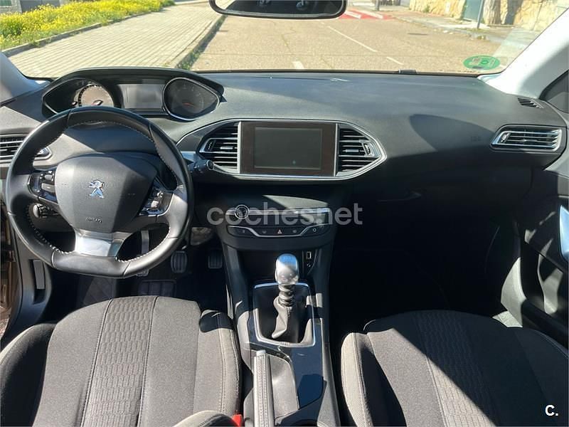 Usado Peugeot 308 Active 130 CV (95 kW) 2015 Beige Berlina