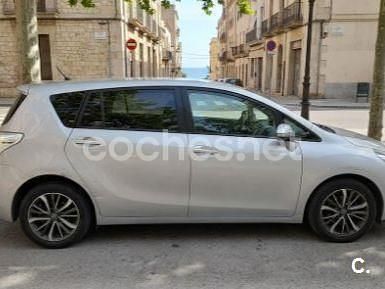Usado Toyota Verso Advance 112 CV (82 kW) 2016 Gris / plata Monovolumen