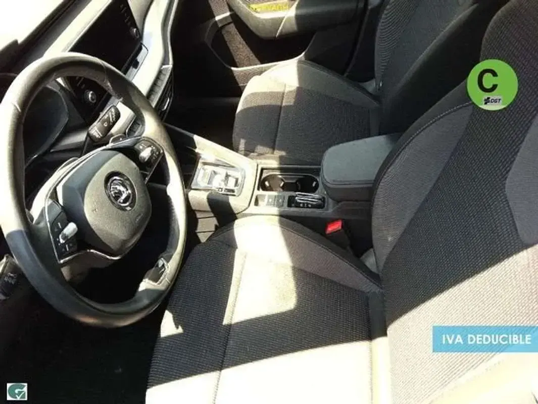Usado Skoda Octavia Ambition 150 CV (110 kW) 2022 Gris Utilitario