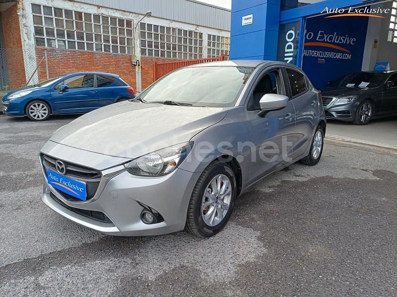 Usado Mazda 2 Style 75 CV (55 kW) 2016 Gris / plata Berlina