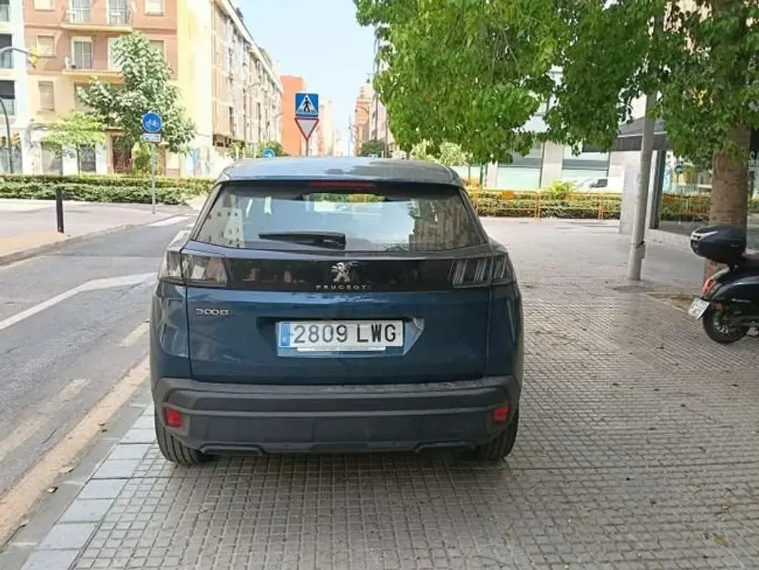 Usado Peugeot 3008 Allure 131 CV (96 kW) 2018 Azul SUV
