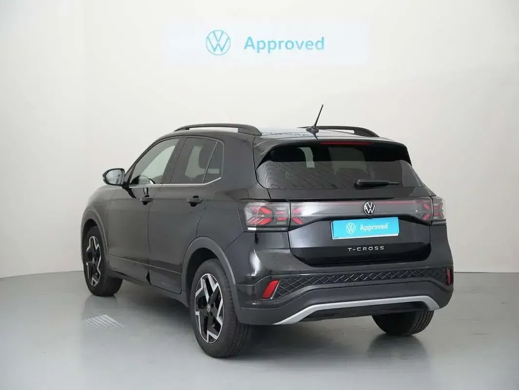 Usado VW T-Cross R-line 116 CV (85 kW) 2025 Negro SUV
