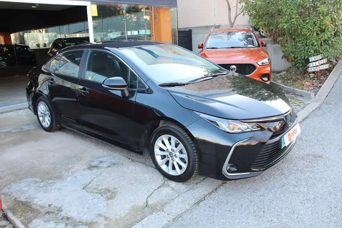 Usado Toyota Corolla Active 125 CV (91 kW) 2023 Negro Utilitario