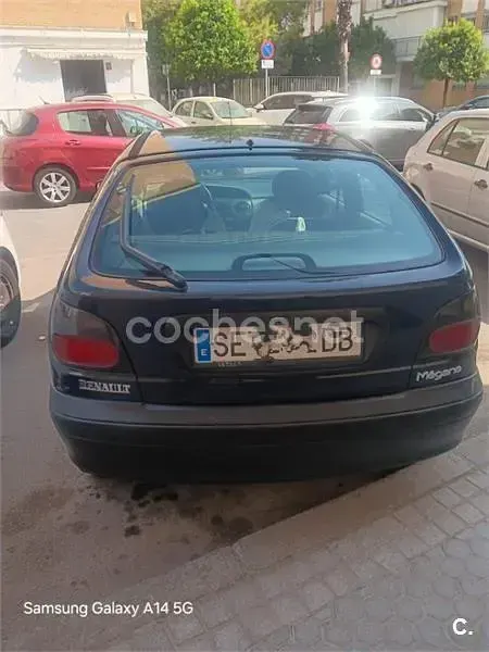 Usado Renault Mégane 75 CV (55 kW) 1997 Azul Berlina
