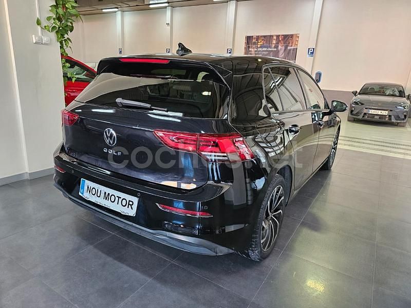Usado VW Golf VIII Life 130 CV (95 kW) 2021 Negro Berlina