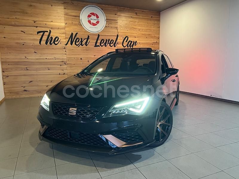 Usado Seat Leon 4Drive 300 CV (220 kW) 2020 Negro Familiar