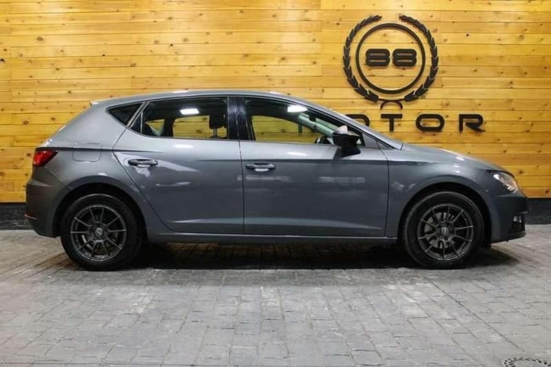Usado Seat Leon ST Reference 116 CV (85 kW) 2018 Gris Familiar