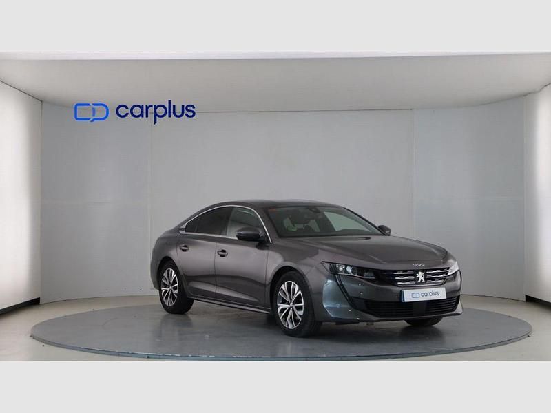 Usado Peugeot 508 Allure 180 CV (132 kW) 2021 Gris platino (metalizado) Berlina