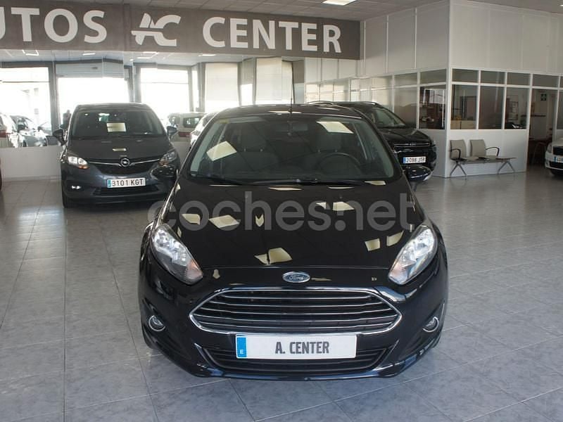 Usado Ford Fiesta Trend 82 CV (60 kW) 2015 Negro Utilitario
