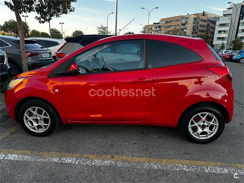 Usado Ford Ka 69 CV (50 kW) 2014 Rojo Berlina