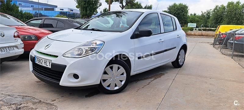 Blanco Usado 2012 Renault Clio III Collection Berlina | 3999 € (Precio justo) - Imagen 1/4