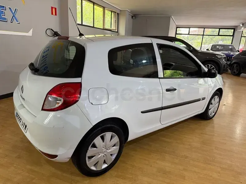 Usado Renault Clio II 90 CV (66 kW) 2010 Blanco Berlina