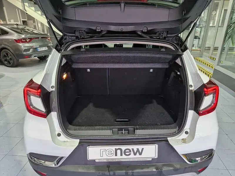 Usado Renault Captur Techno 159 CV (116 kW) 2022 Blanco SUV