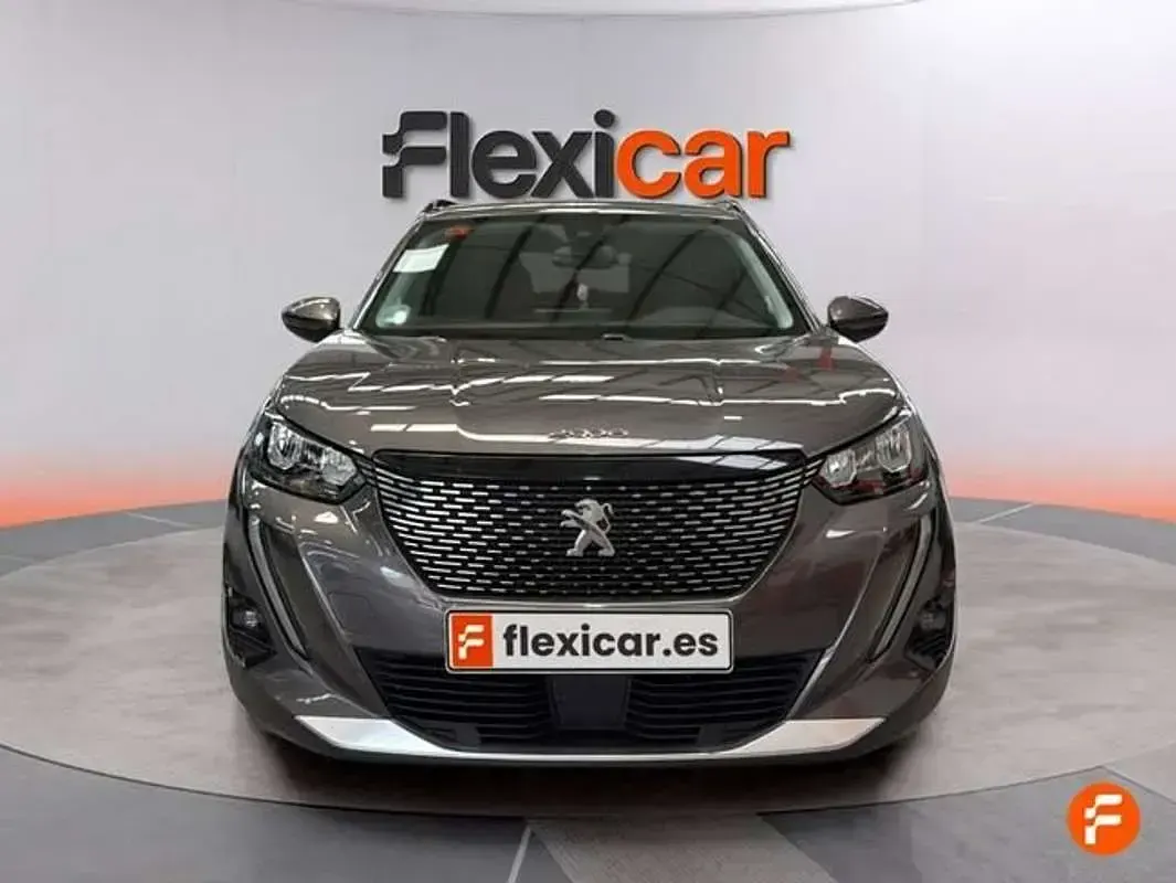 Usado Peugeot 2008 Allure 110 CV (80 kW) 2021 Gris SUV