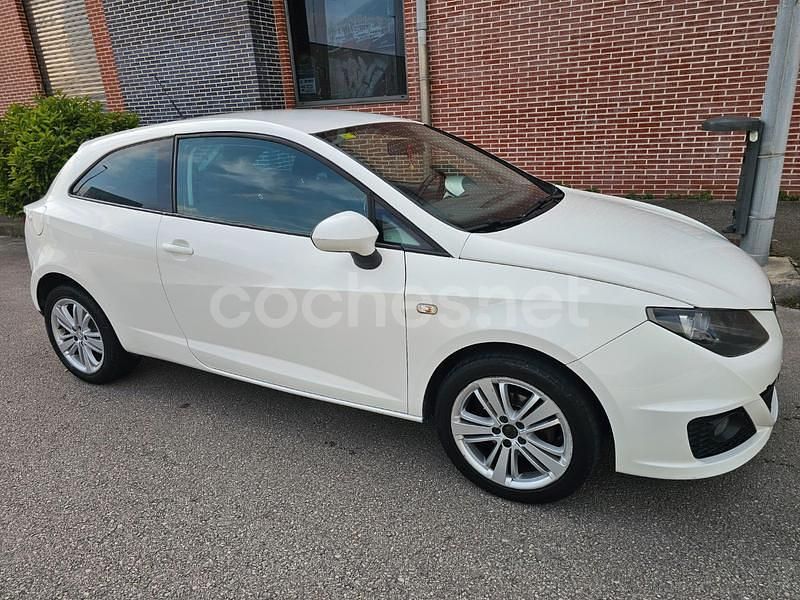 Blanco Usado 2011 Seat Ibiza SC Style Utilitario | 5999 € (Precio justo) - Imagen 1/4