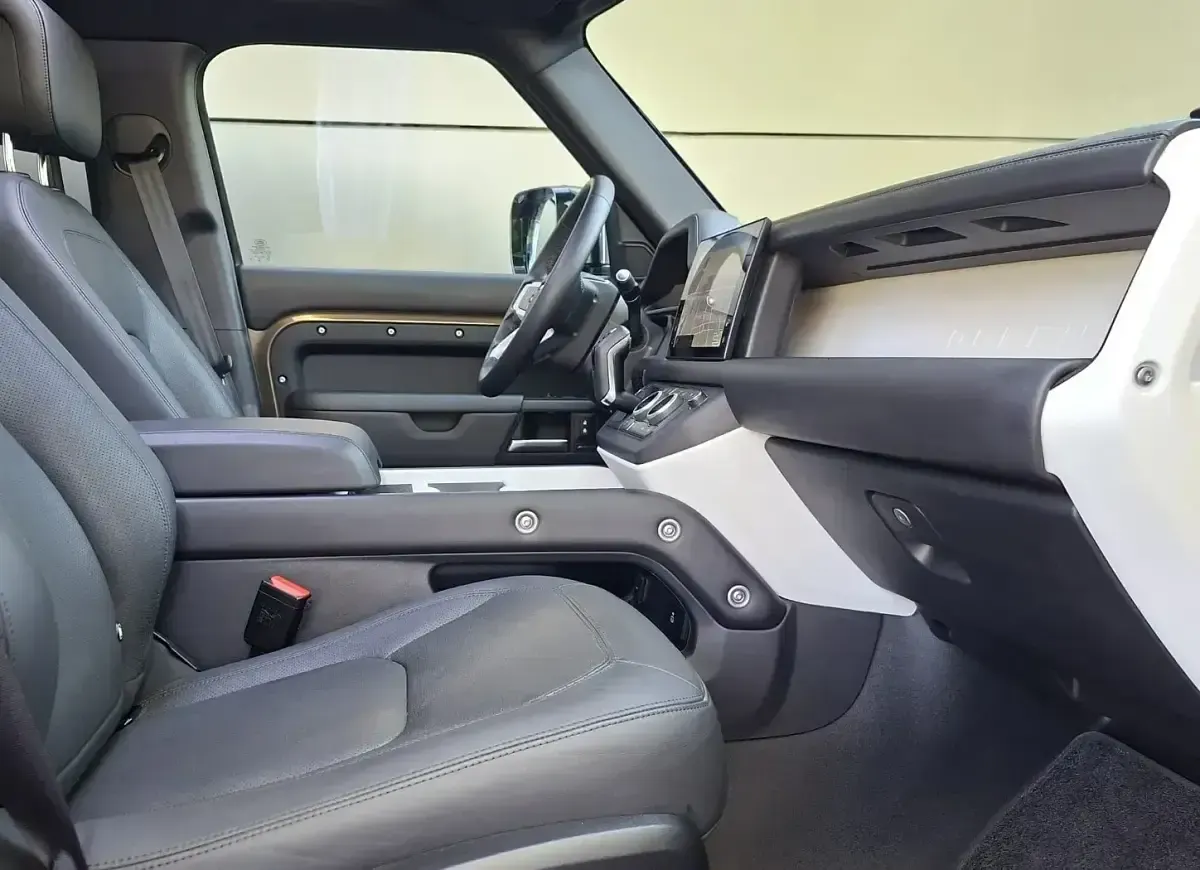 Usado Land Rover Defender HSE Dynamic 249 CV (183 kW) 2025 Marrón SUV
