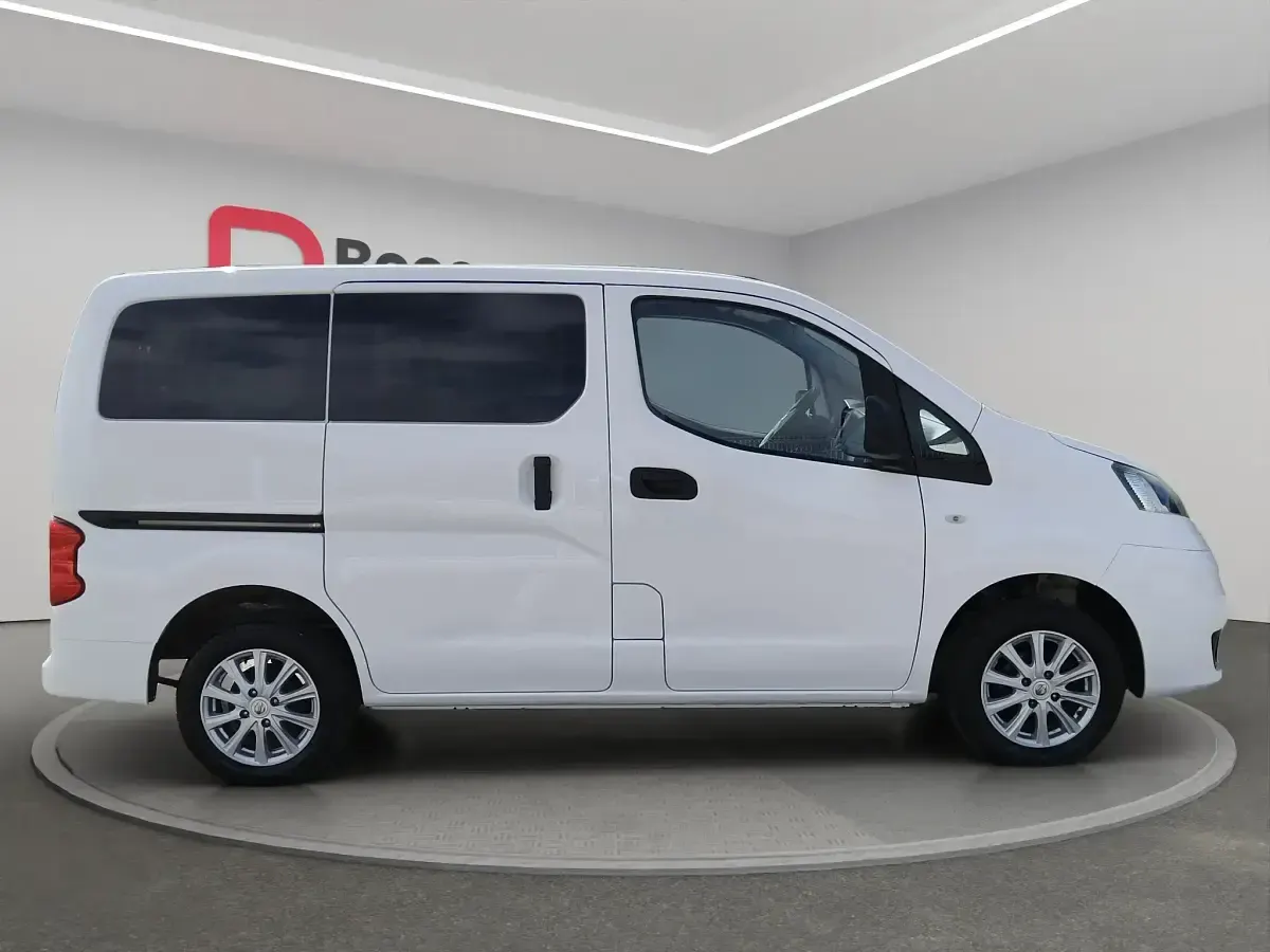 Usado Nissan NV200 90 CV (66 kW) 2017 Blanco Monovolumen