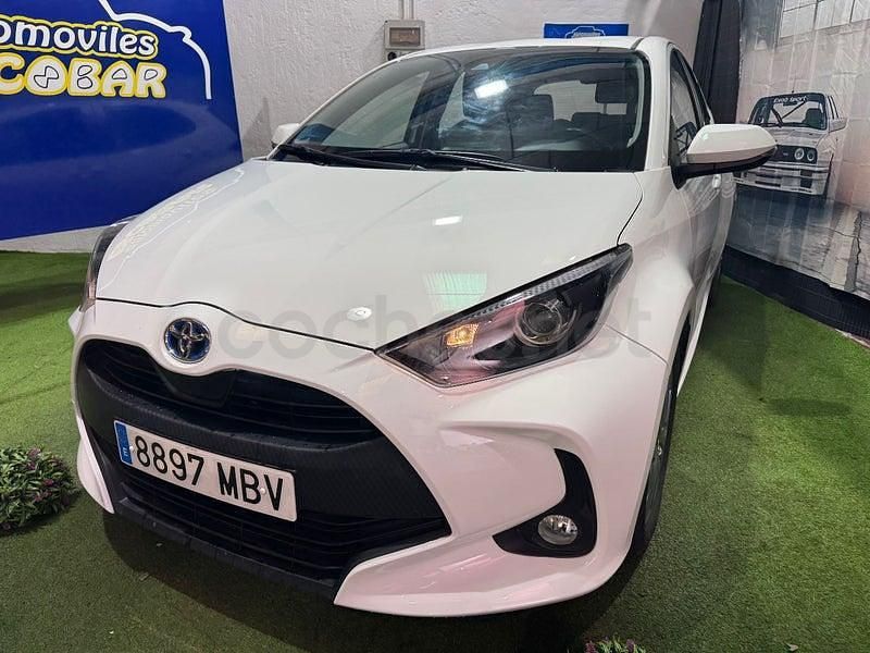 Usado Toyota Yaris Hybrid Active 116 CV (85 kW) 2024 Blanco Berlina
