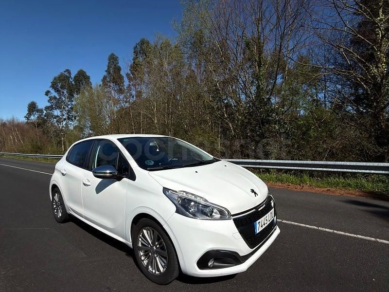 Usado Peugeot 208 Active 99 CV (72 kW) 2019 Blanco Utilitario