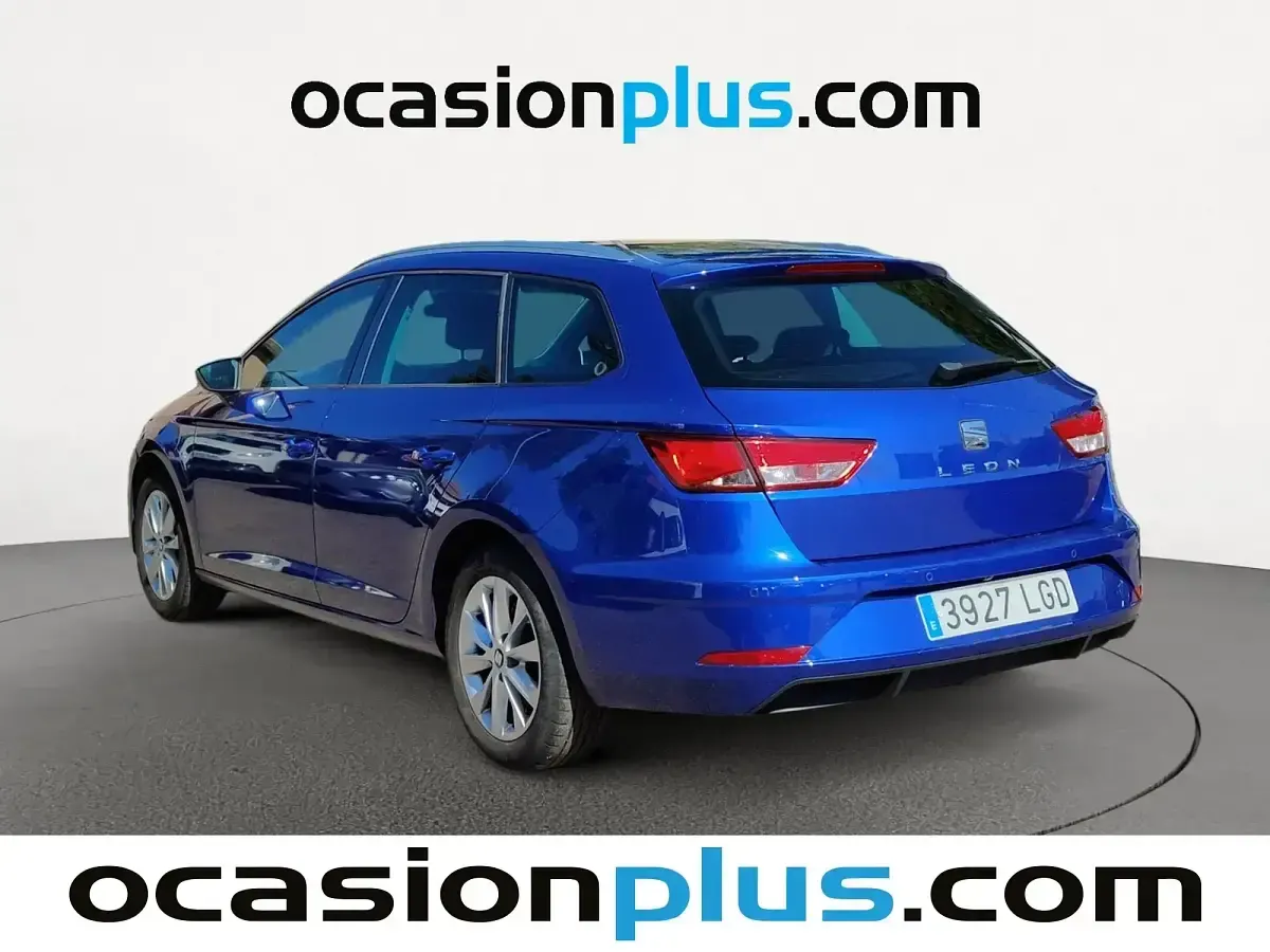 Usado Seat Leon Style 130 CV (95 kW) 2020 Azul Familiar