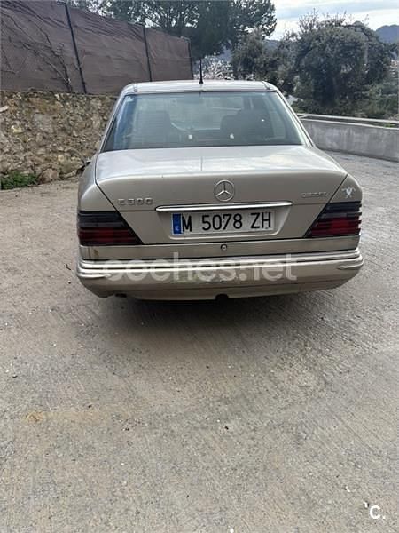 Usado Mercedes E300 136 CV (100 kW) 1994 Beige Berlina