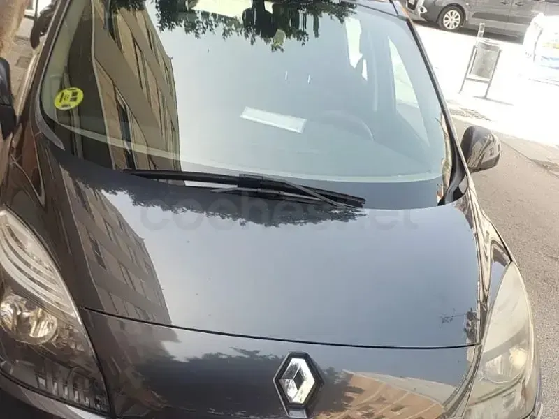 Usado Renault Scénic Dynamique 105 CV (77 kW) 2009 Gris / plata Monovolumen