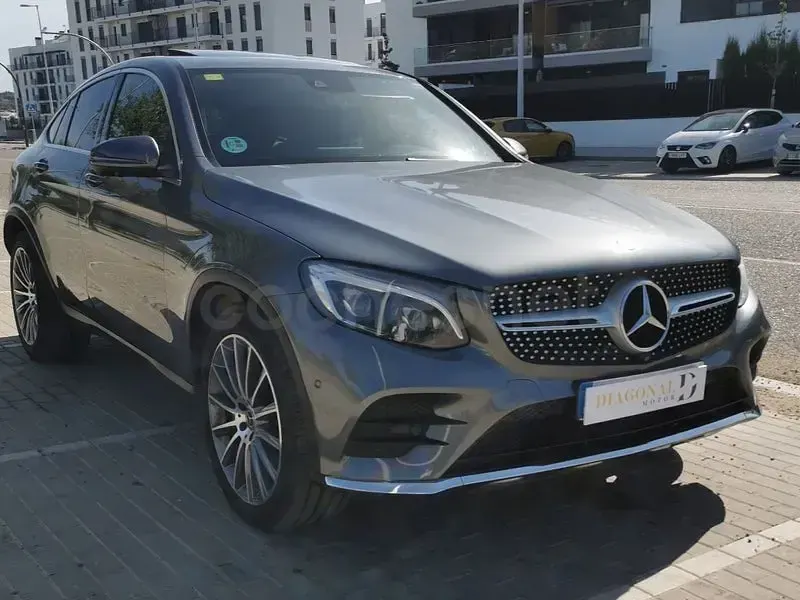Usado Mercedes GLC250 204 CV (150 kW) 2018 Gris / plata Coupe