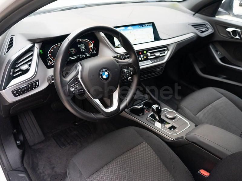 Usado BMW 118 Sport Line 150 CV (110 kW) 2022 Blanco Utilitario