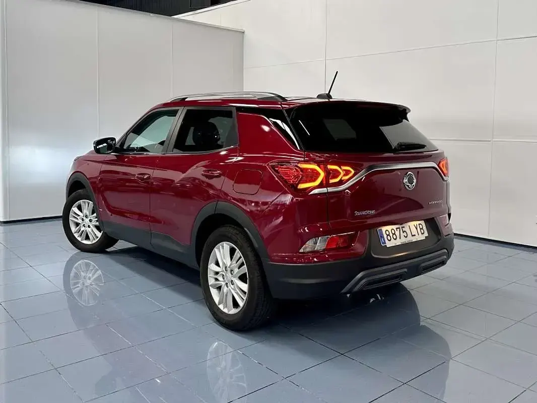 Usado SsangYong Korando 148 CV (108 kW) 2022 Burdeos SUV