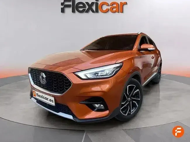 Käytetty MG ZS Luxury 111 HP (81 kW) 2023 Oranssi Sedan