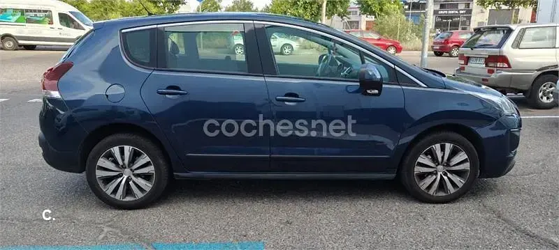 Usado Peugeot 3008 Active 120 CV (88 kW) 2014 Azul Familiar