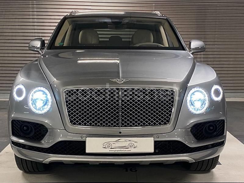 Usado Bentley Bentayga 608 CV (447 kW) 2016 Gris / plata SUV