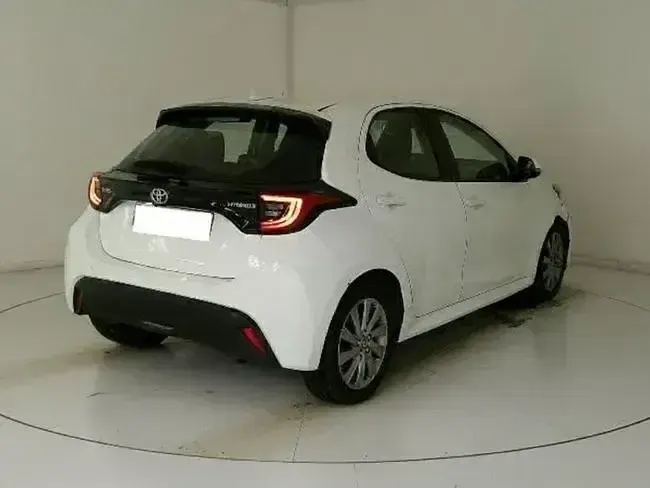 Usado Toyota Yaris Active 116 CV (85 kW) 2022 Blanco Utilitario